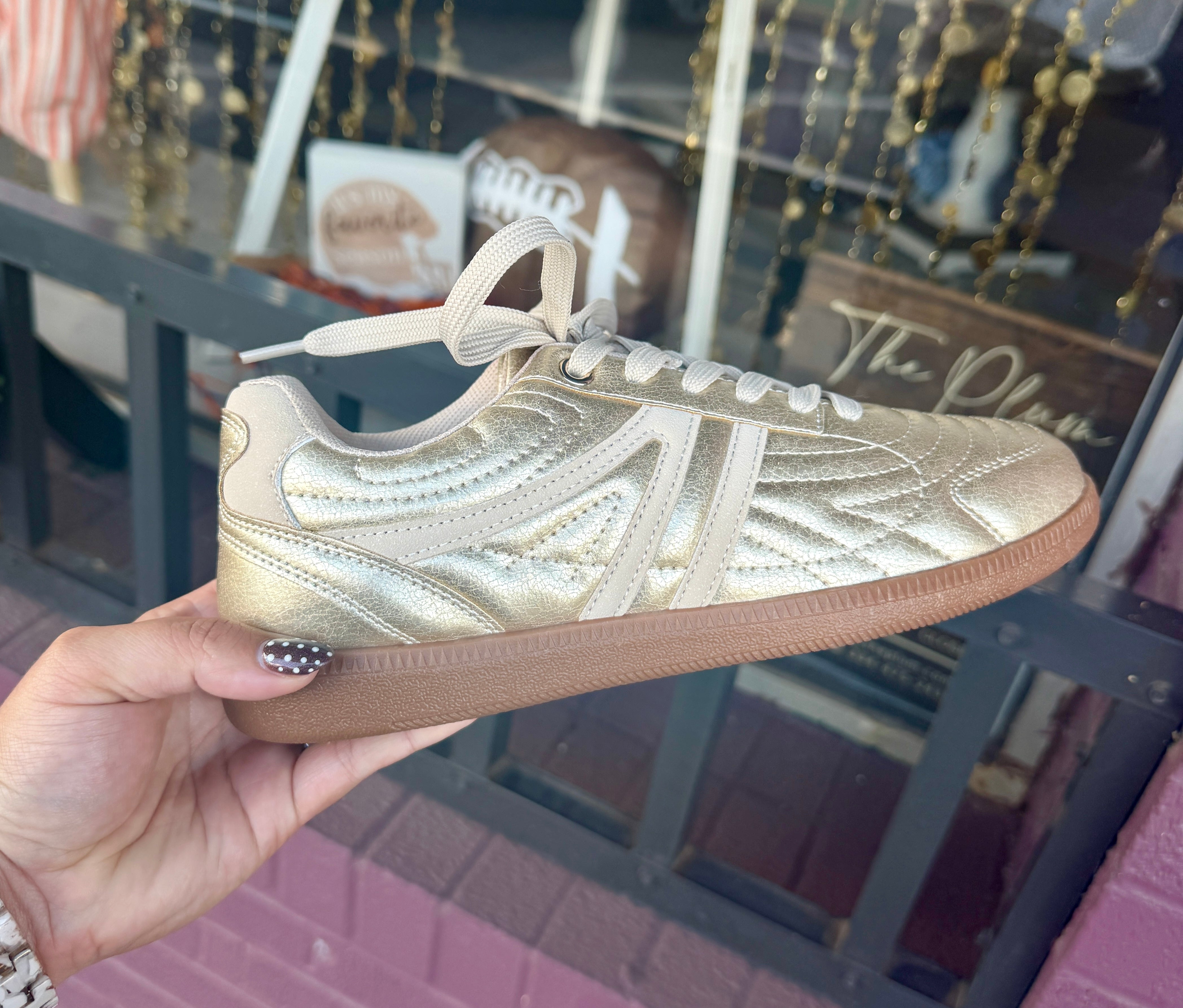 Outwoods Gold Sneaker
