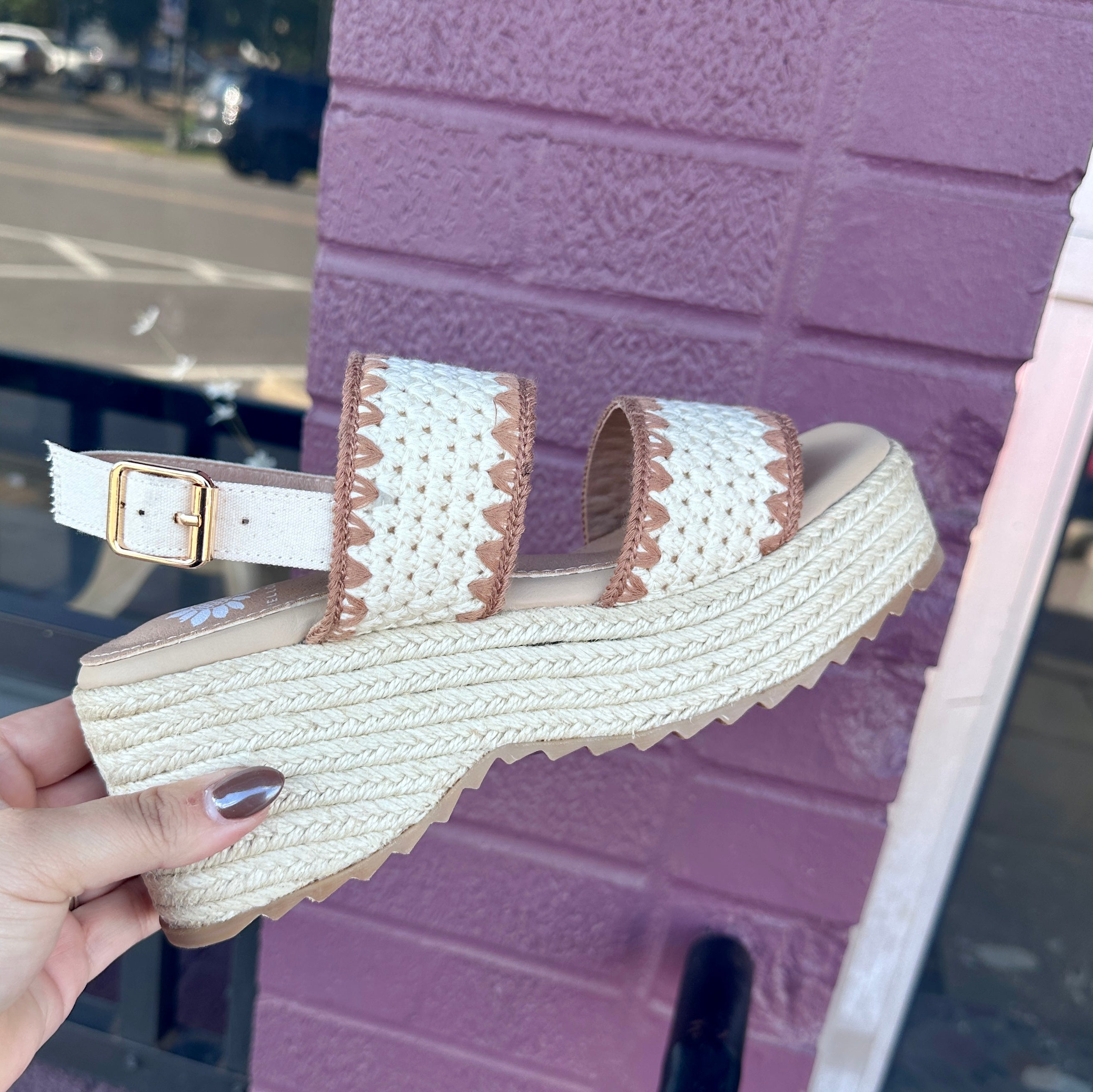 Hellen Wedge